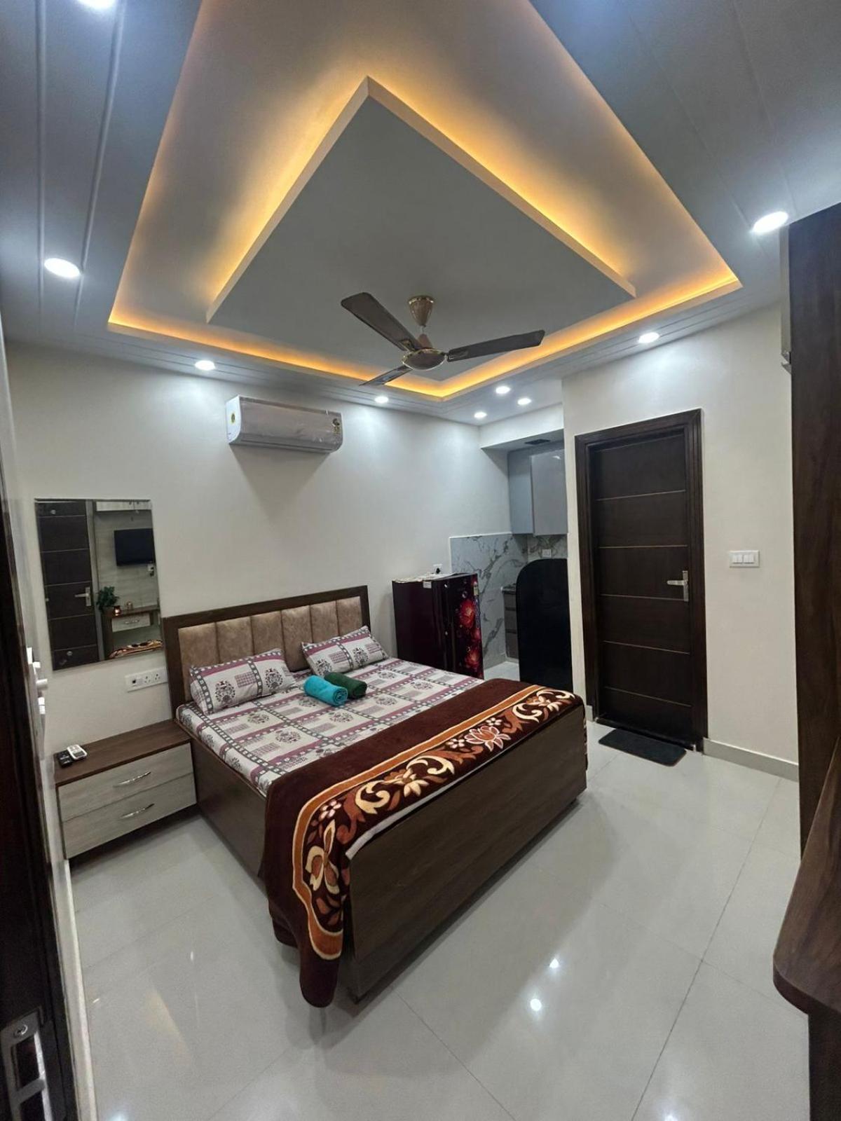 Urban Nest In South Delhi Apartment